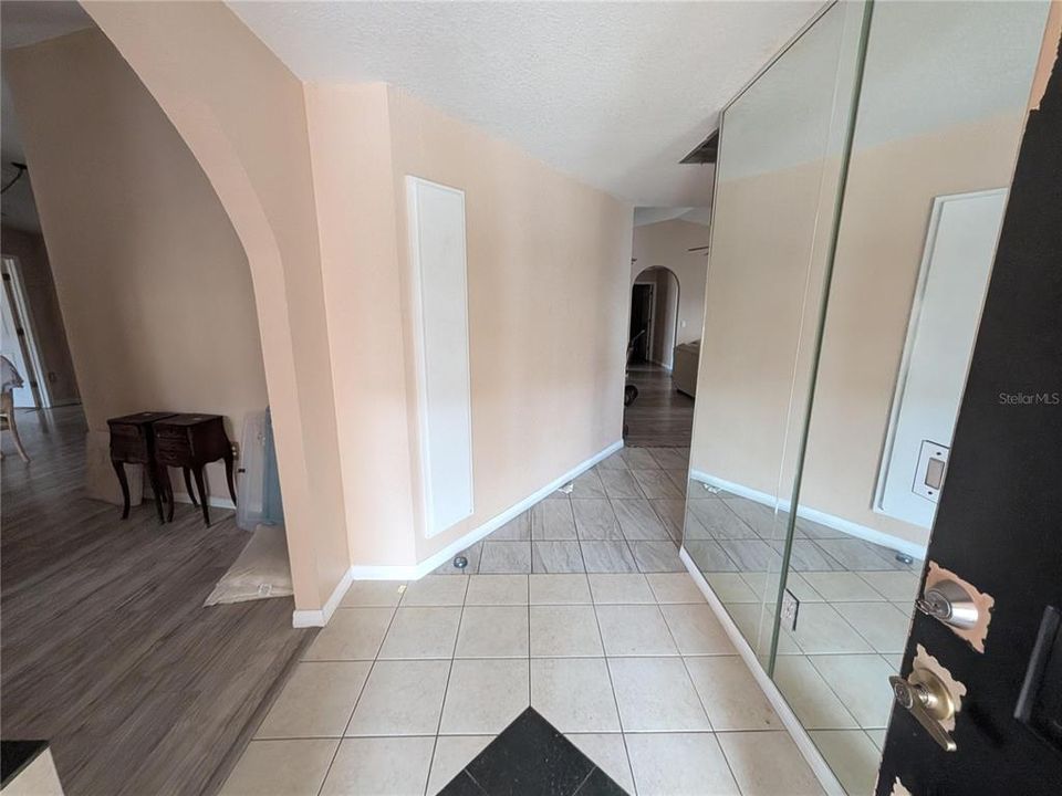 En Venta: $399,000 (3 camas, 3 baños, 2154 Pies cuadrados)