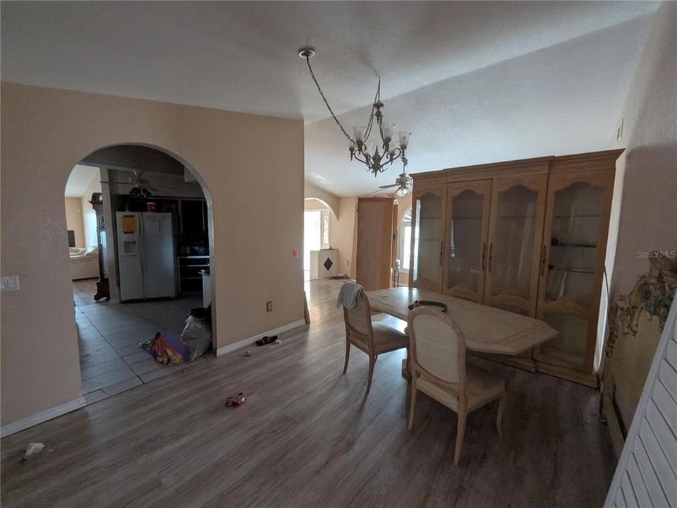 En Venta: $399,000 (3 camas, 3 baños, 2154 Pies cuadrados)