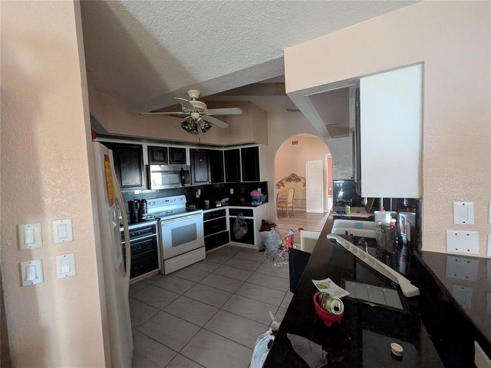 En Venta: $399,000 (3 camas, 3 baños, 2154 Pies cuadrados)