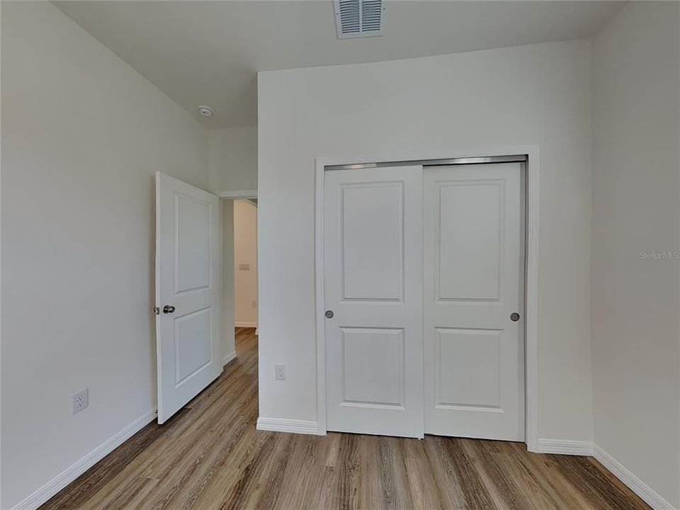 На продажу: $329,900 (4 спален, 2 ванн, 1914 Квадратных фут)