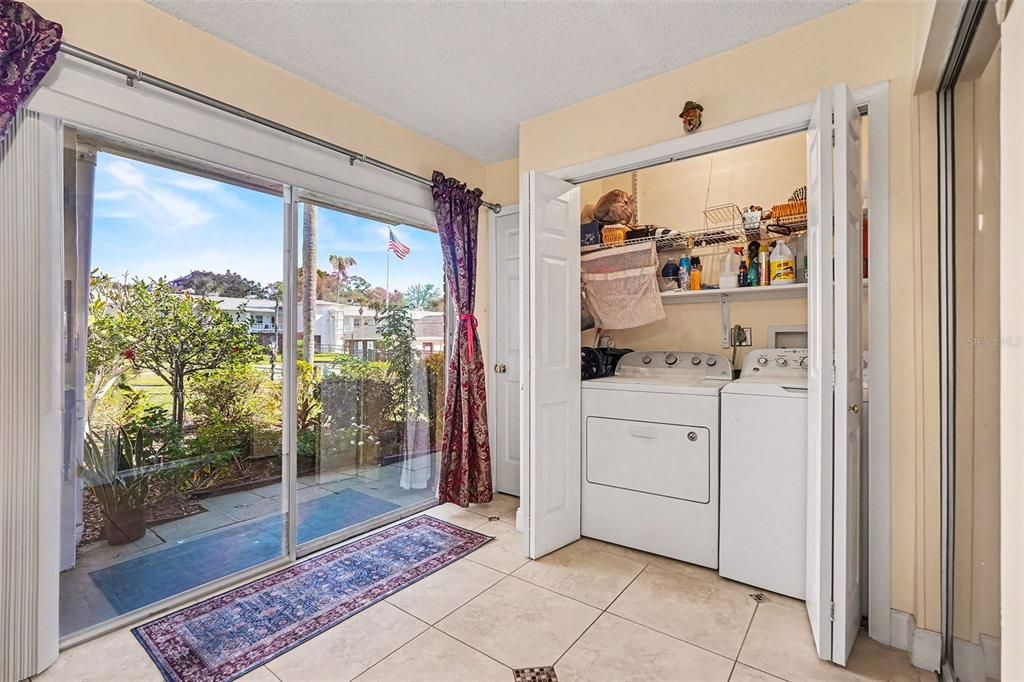 For Sale: $124,900 (2 beds, 2 baths, 1104 Square Feet)