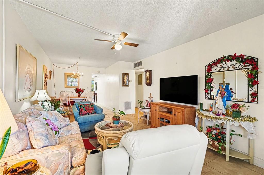 For Sale: $124,900 (2 beds, 2 baths, 1104 Square Feet)