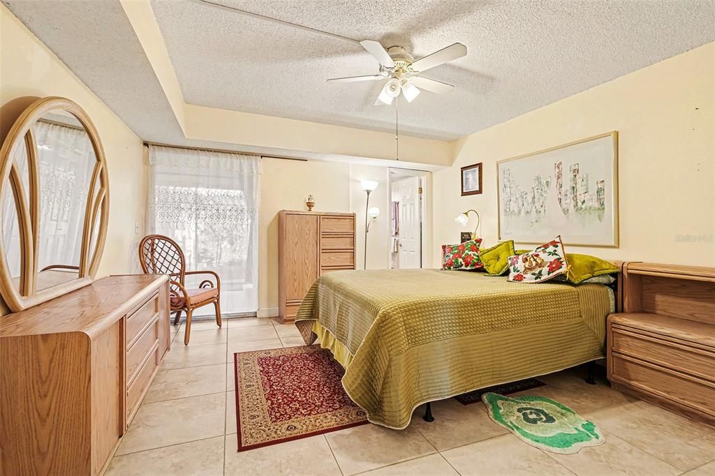 For Sale: $124,900 (2 beds, 2 baths, 1104 Square Feet)