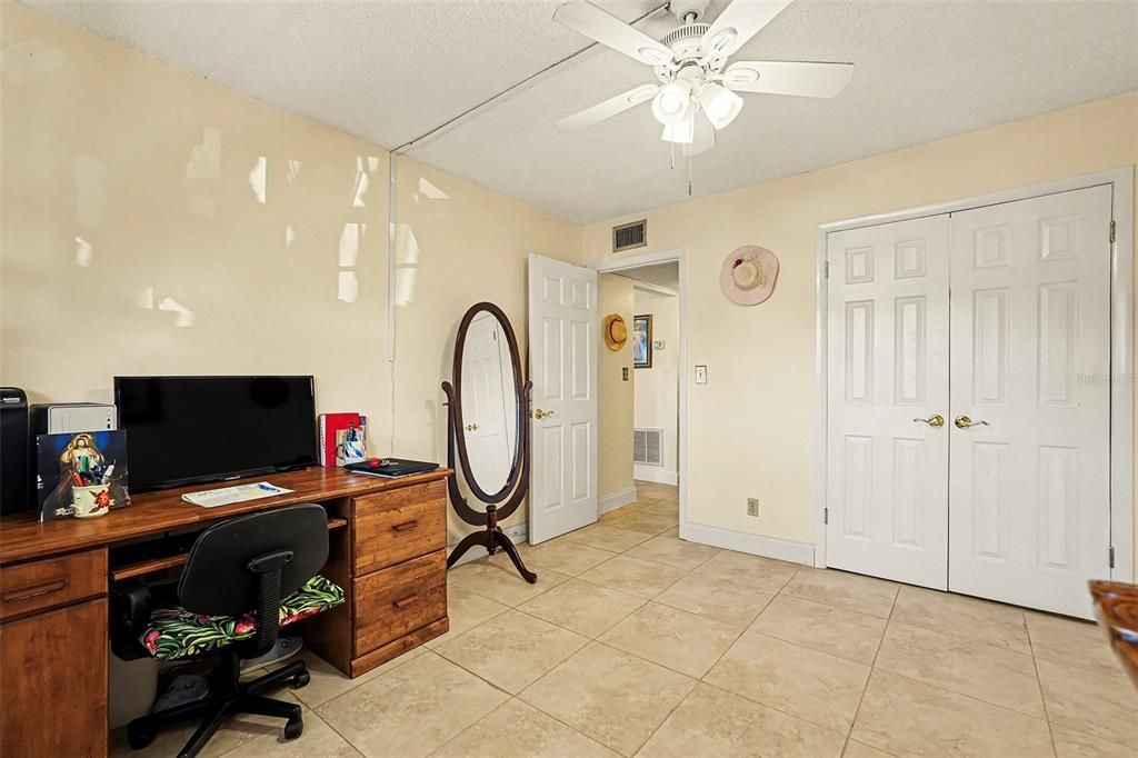 For Sale: $124,900 (2 beds, 2 baths, 1104 Square Feet)