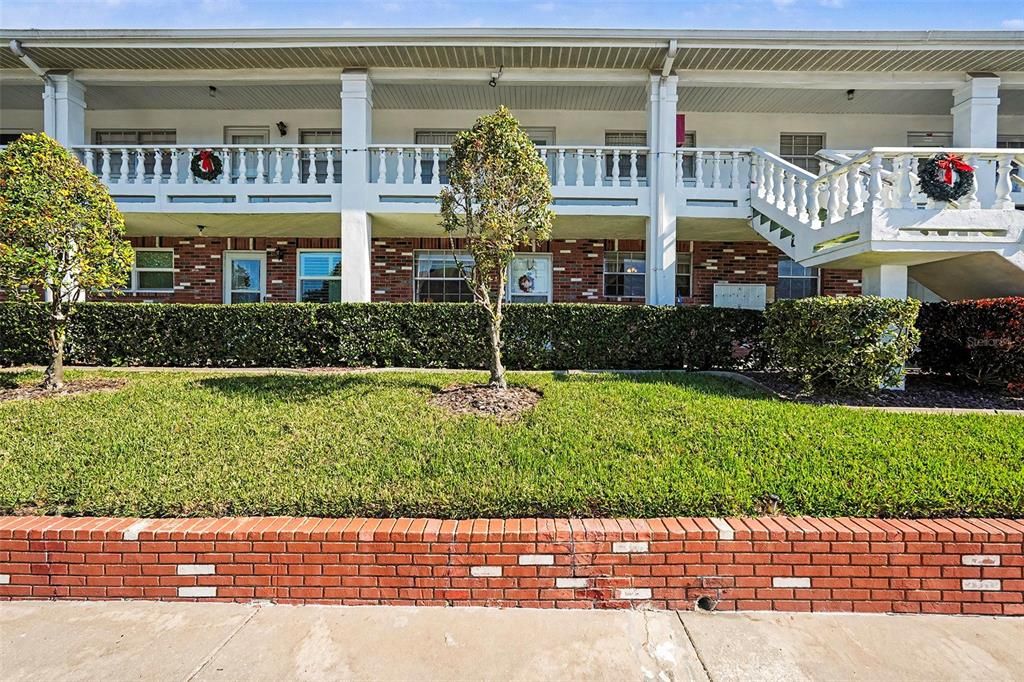 For Sale: $124,900 (2 beds, 2 baths, 1104 Square Feet)