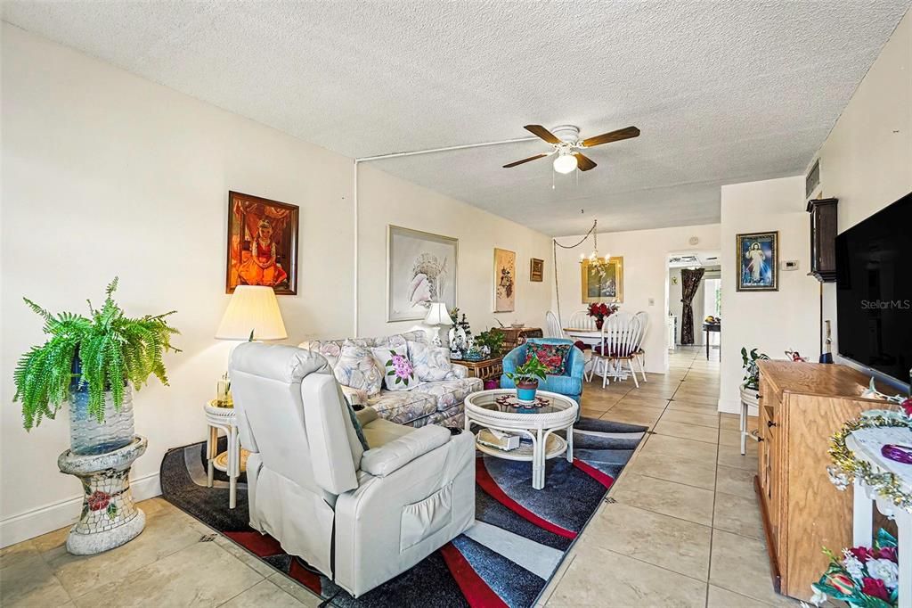 For Sale: $124,900 (2 beds, 2 baths, 1104 Square Feet)