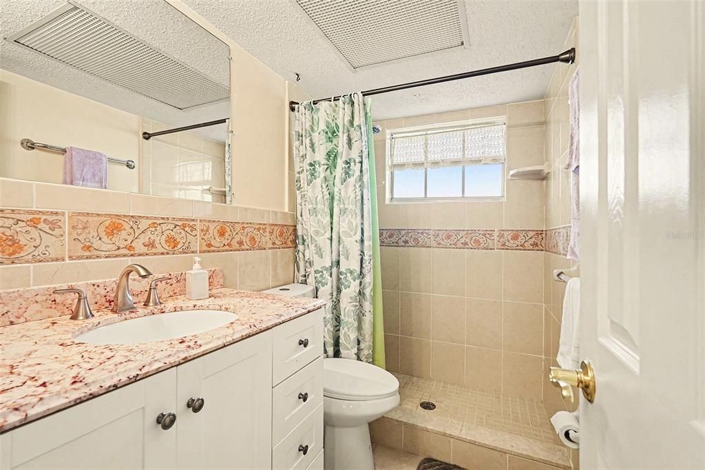 For Sale: $124,900 (2 beds, 2 baths, 1104 Square Feet)