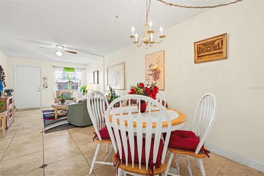 For Sale: $124,900 (2 beds, 2 baths, 1104 Square Feet)