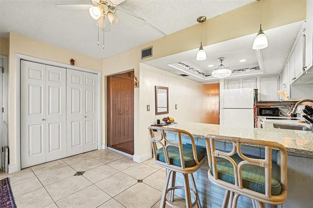 For Sale: $124,900 (2 beds, 2 baths, 1104 Square Feet)