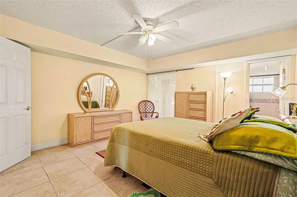 For Sale: $124,900 (2 beds, 2 baths, 1104 Square Feet)