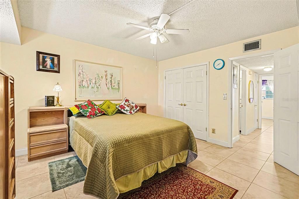 For Sale: $124,900 (2 beds, 2 baths, 1104 Square Feet)