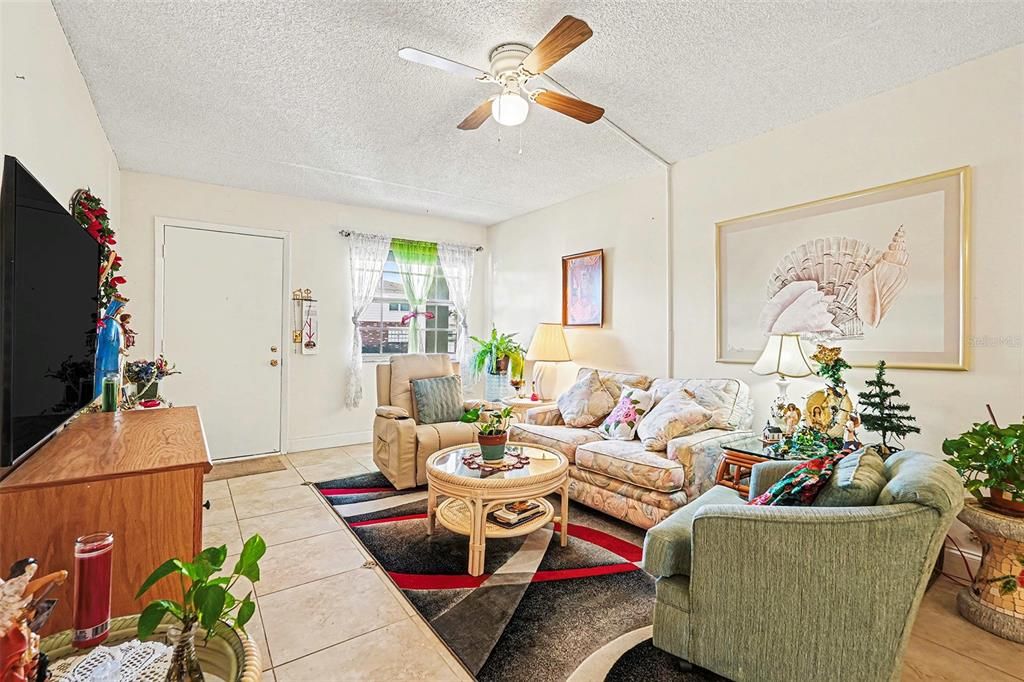 For Sale: $124,900 (2 beds, 2 baths, 1104 Square Feet)