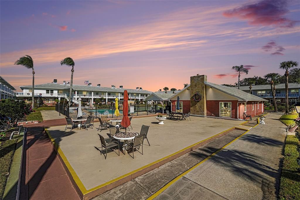 For Sale: $124,900 (2 beds, 2 baths, 1104 Square Feet)