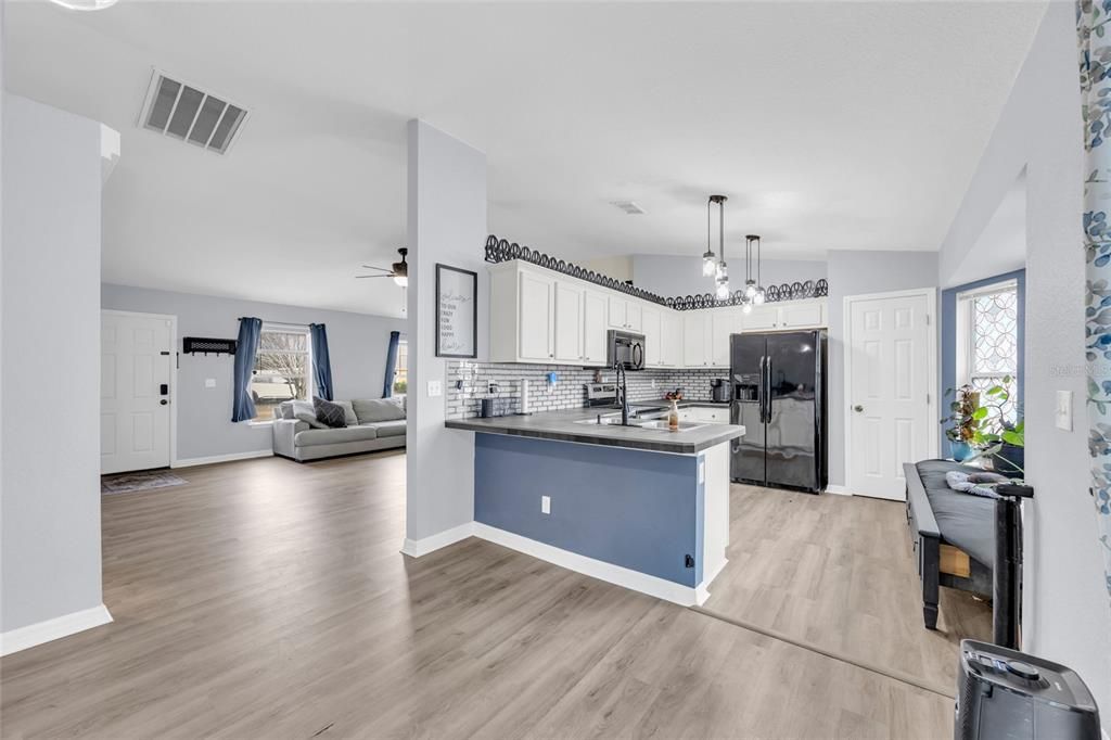 En Venta: $275,000 (3 camas, 2 baños, 1572 Pies cuadrados)