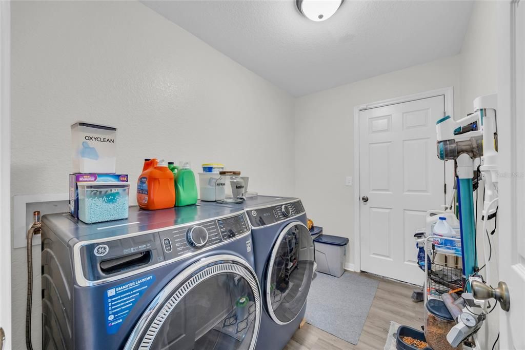 En Venta: $275,000 (3 camas, 2 baños, 1572 Pies cuadrados)