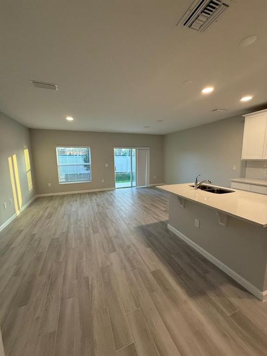 出租: $2,500 (3 贝兹, 2 浴室, 1567 平方英尺)