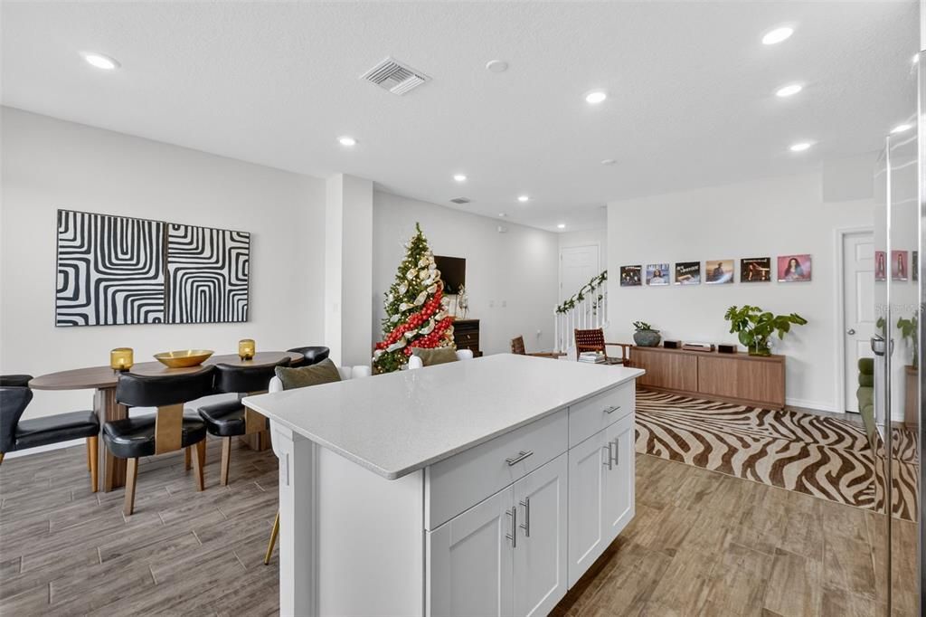 出租: $2,250 (3 贝兹, 2 浴室, 1646 平方英尺)