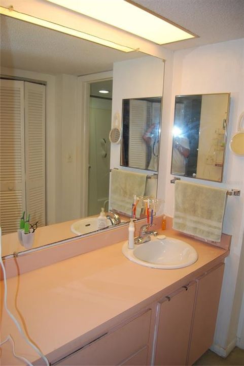 待售: $249,000 (1 贝兹, 1 浴室, 885 平方英尺)