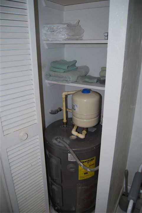 待售: $249,000 (1 贝兹, 1 浴室, 885 平方英尺)