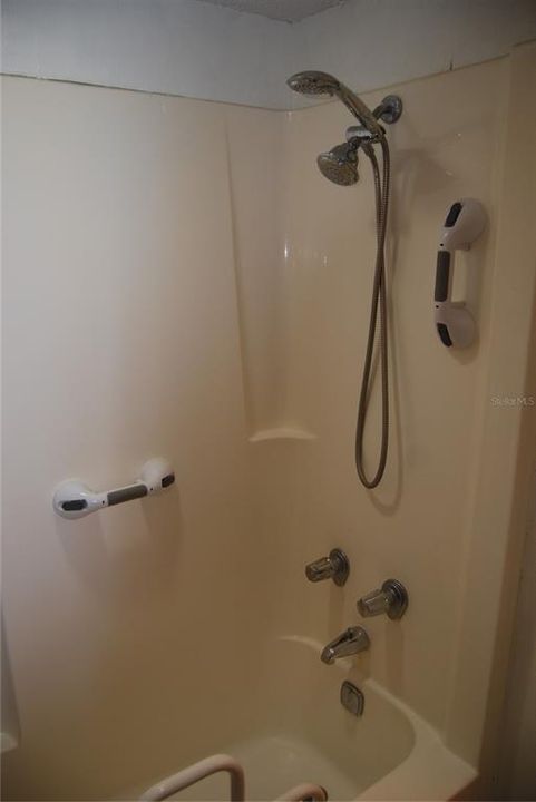 待售: $249,000 (1 贝兹, 1 浴室, 885 平方英尺)