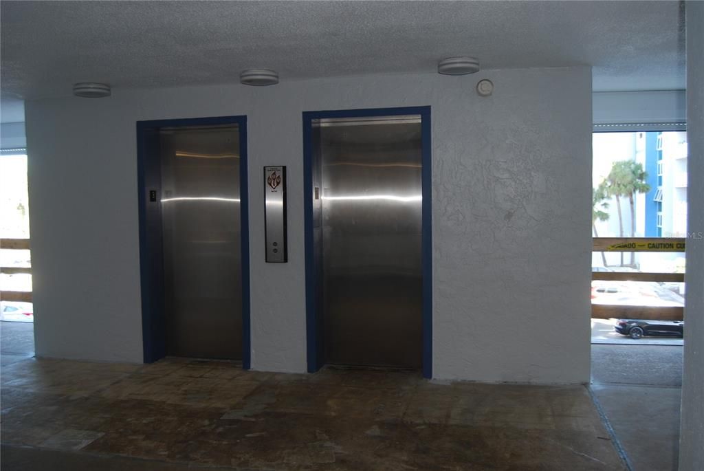 待售: $249,000 (1 贝兹, 1 浴室, 885 平方英尺)