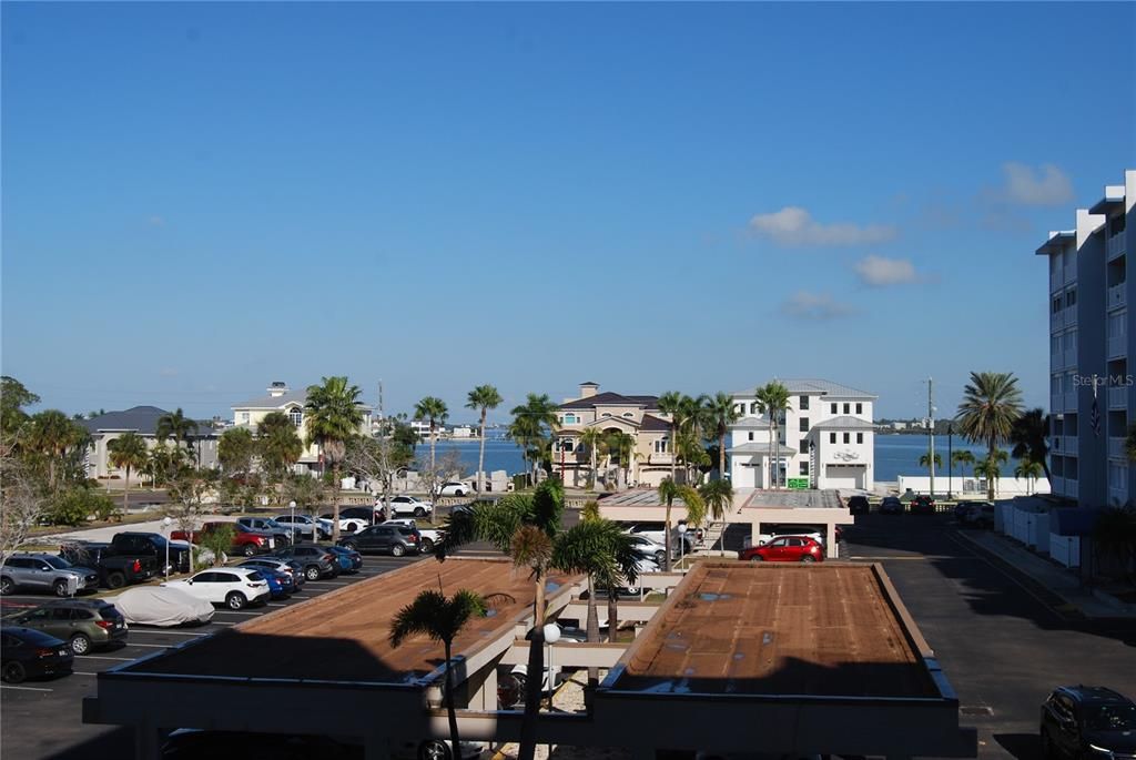 待售: $249,000 (1 贝兹, 1 浴室, 885 平方英尺)