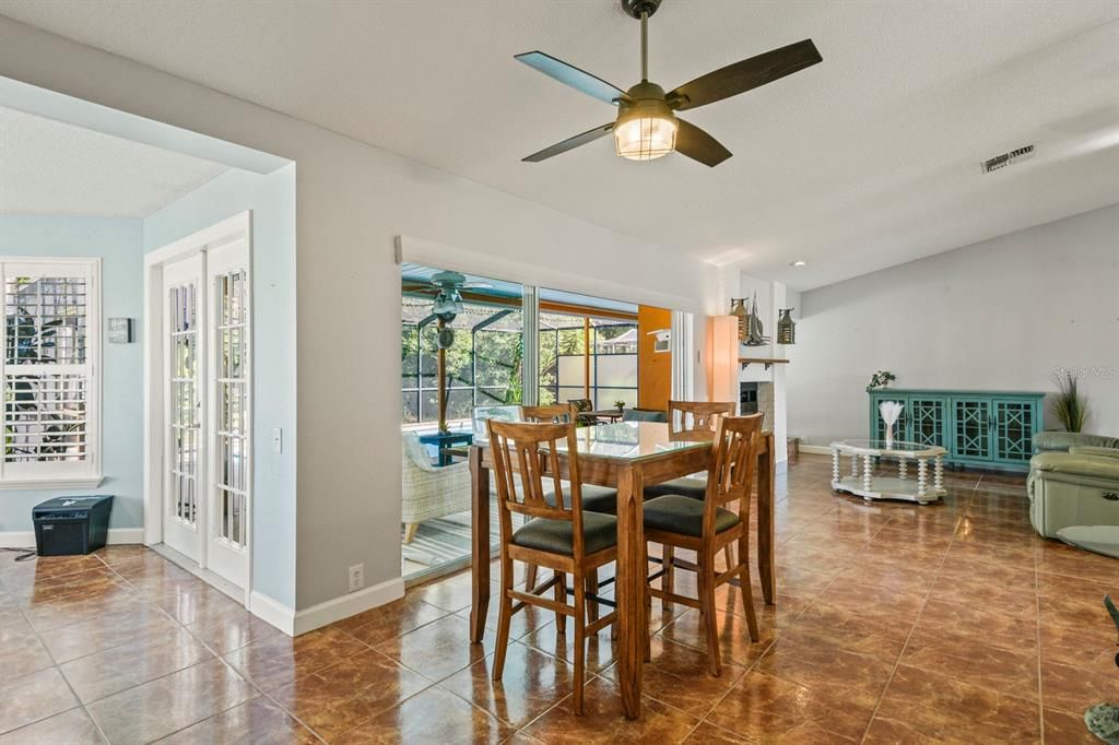 На продажу: $385,000 (3 спален, 2 ванн, 1677 Квадратных фут)