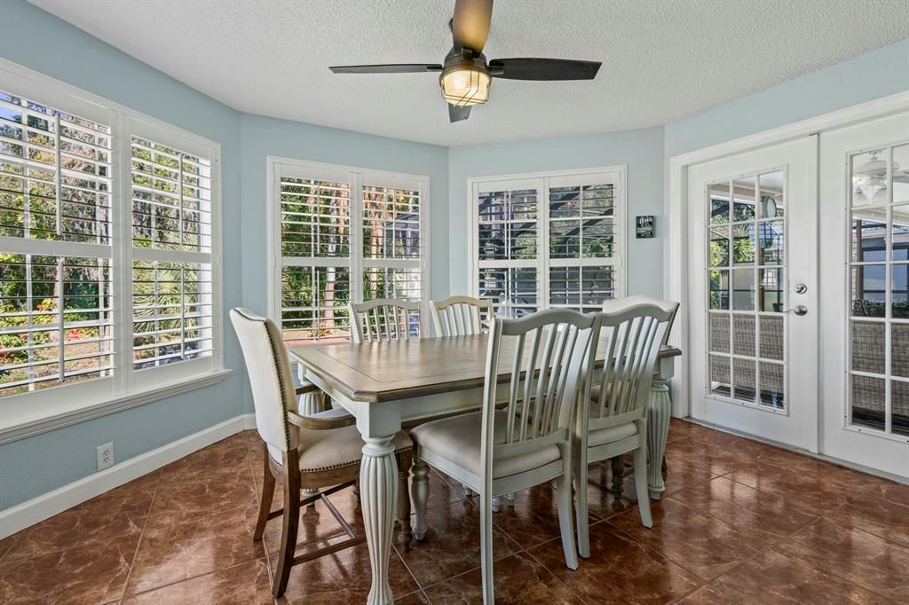 На продажу: $385,000 (3 спален, 2 ванн, 1677 Квадратных фут)