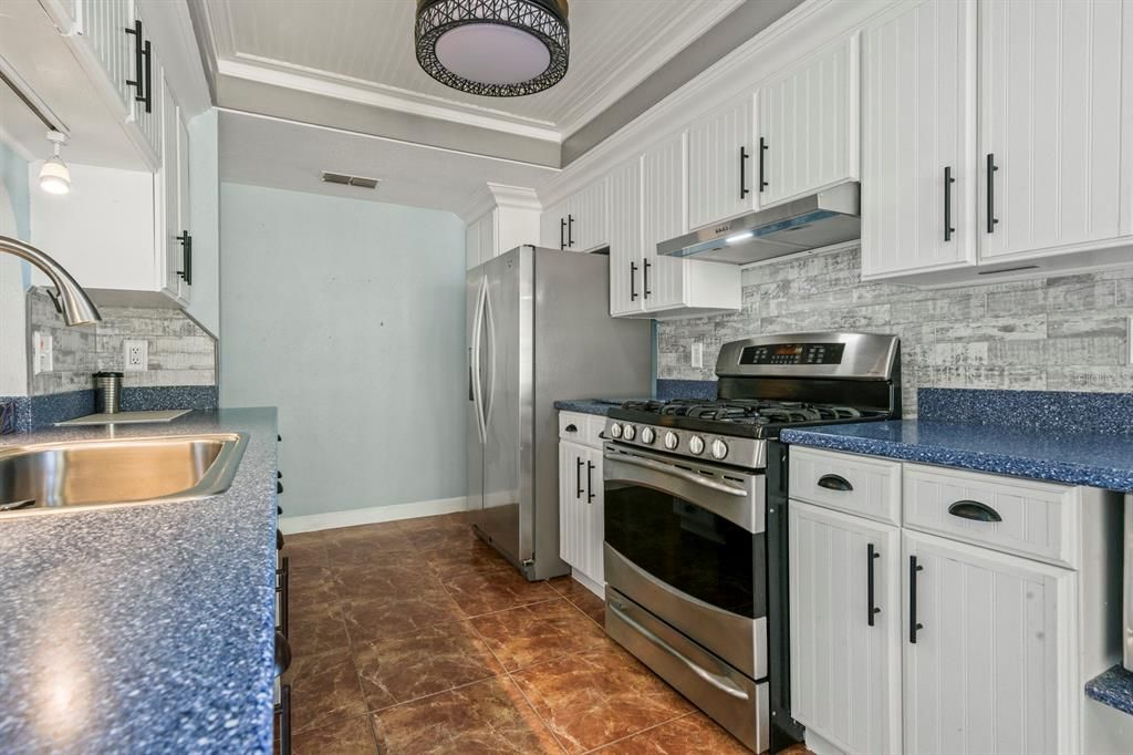 На продажу: $385,000 (3 спален, 2 ванн, 1677 Квадратных фут)