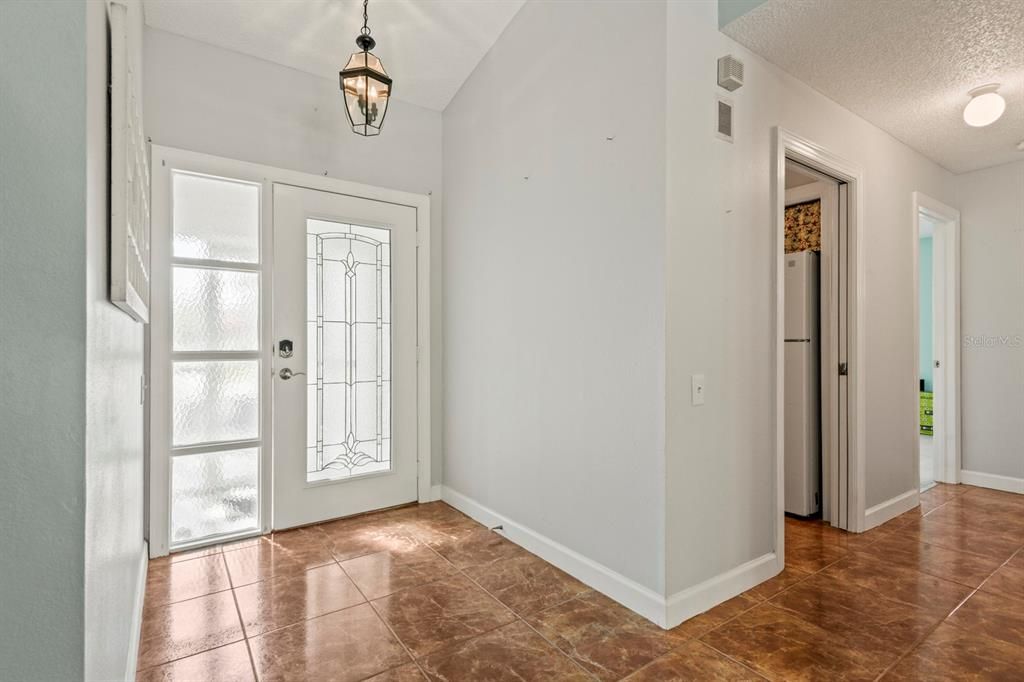 На продажу: $385,000 (3 спален, 2 ванн, 1677 Квадратных фут)