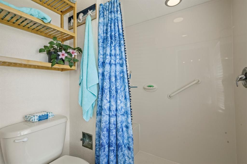 На продажу: $385,000 (3 спален, 2 ванн, 1677 Квадратных фут)