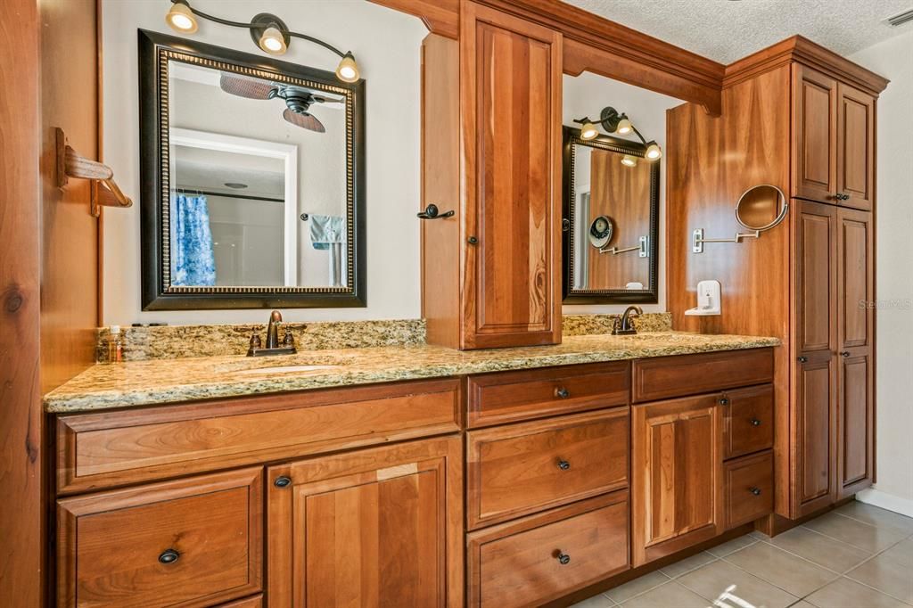 На продажу: $385,000 (3 спален, 2 ванн, 1677 Квадратных фут)