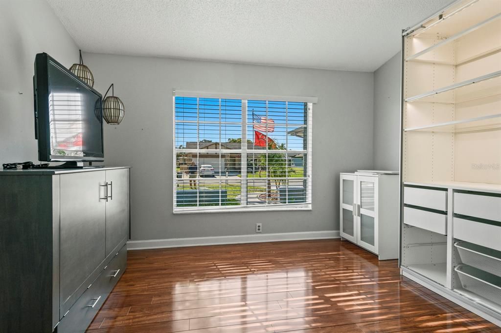 На продажу: $385,000 (3 спален, 2 ванн, 1677 Квадратных фут)