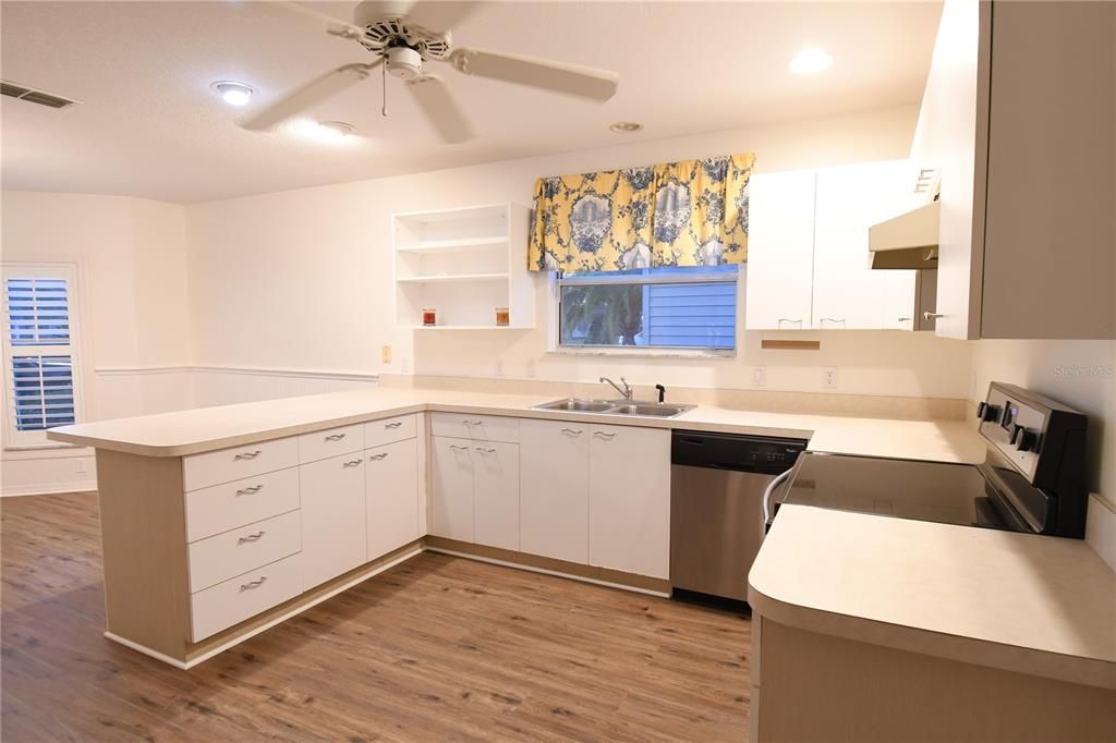 待售: $455,000 (3 贝兹, 2 浴室, 2022 平方英尺)