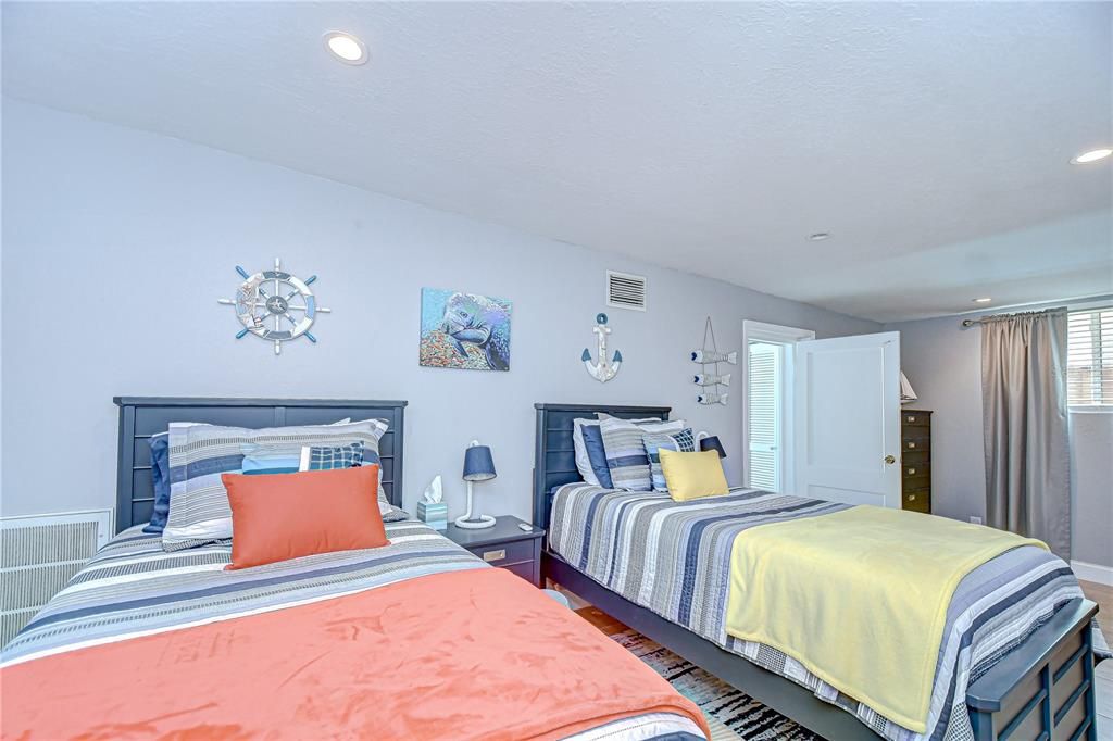 На продажу: $634,900 (3 спален, 2 ванн, 1556 Квадратных фут)