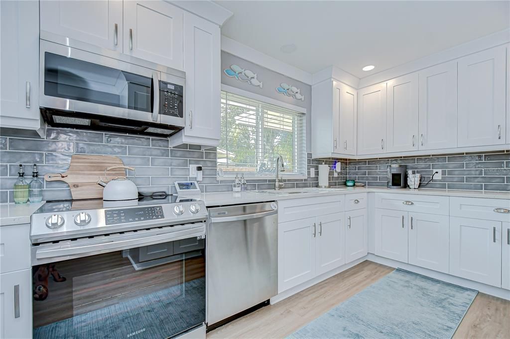 На продажу: $634,900 (3 спален, 2 ванн, 1556 Квадратных фут)