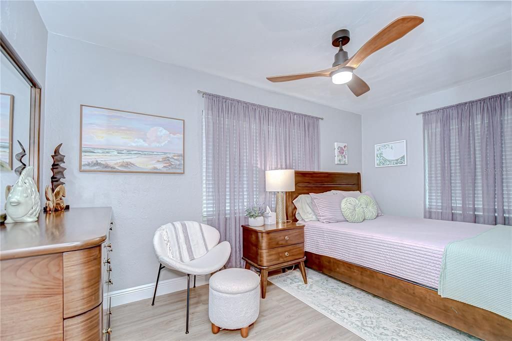 На продажу: $634,900 (3 спален, 2 ванн, 1556 Квадратных фут)