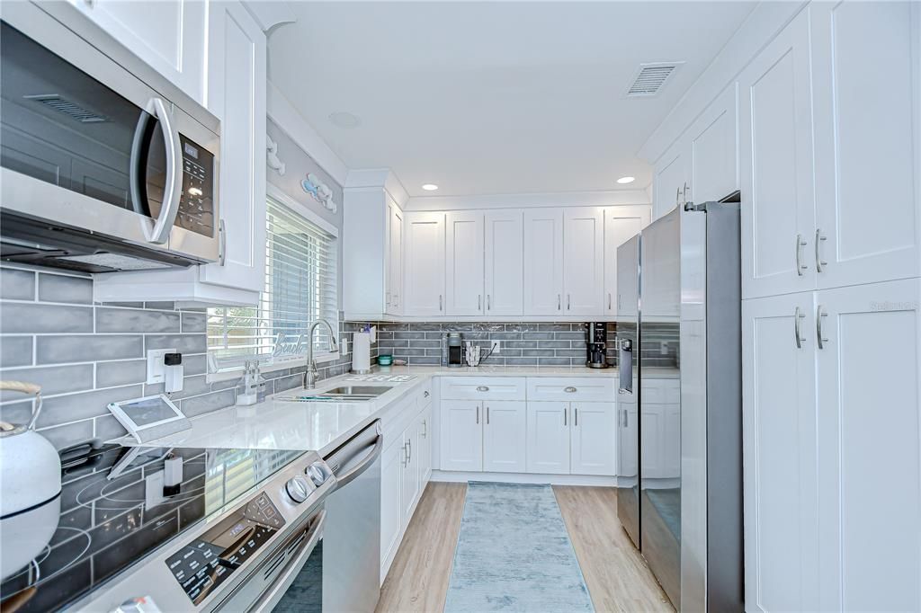 На продажу: $634,900 (3 спален, 2 ванн, 1556 Квадратных фут)