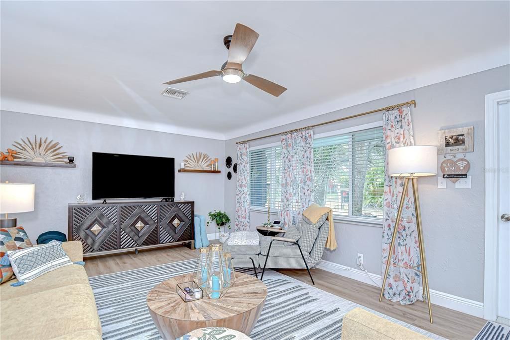 На продажу: $634,900 (3 спален, 2 ванн, 1556 Квадратных фут)