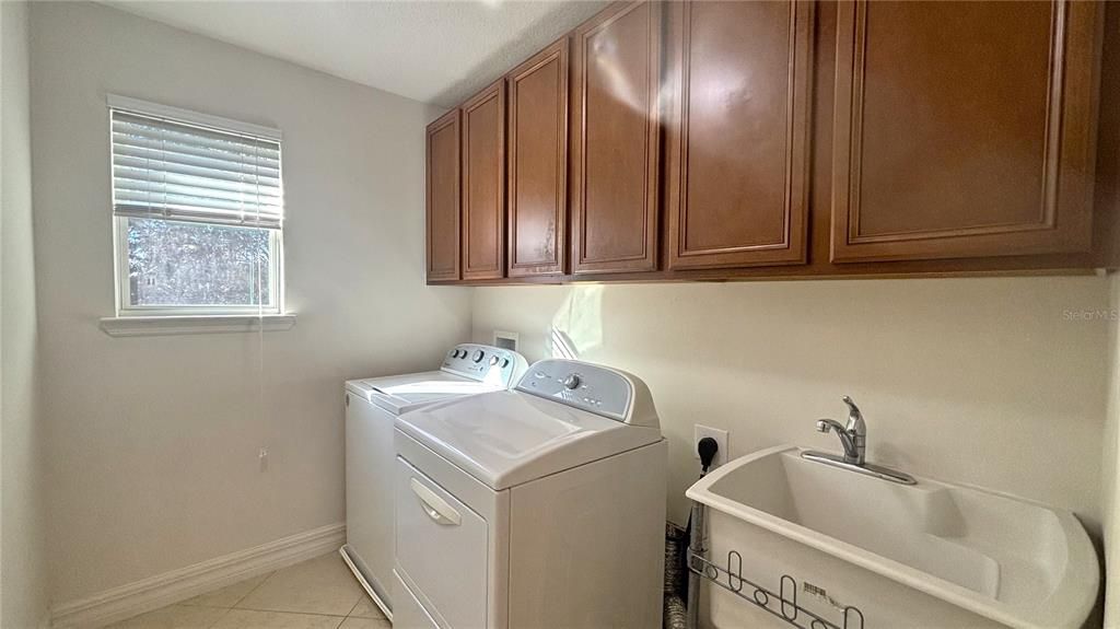 For Rent: $4,095 (5 beds, 4 baths, 3365 Square Feet)