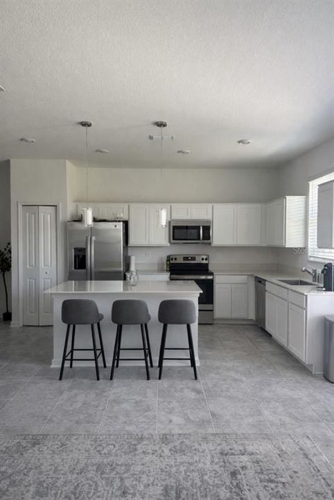 На продажу: $389,900 (4 спален, 3 ванн, 1954 Квадратных фут)