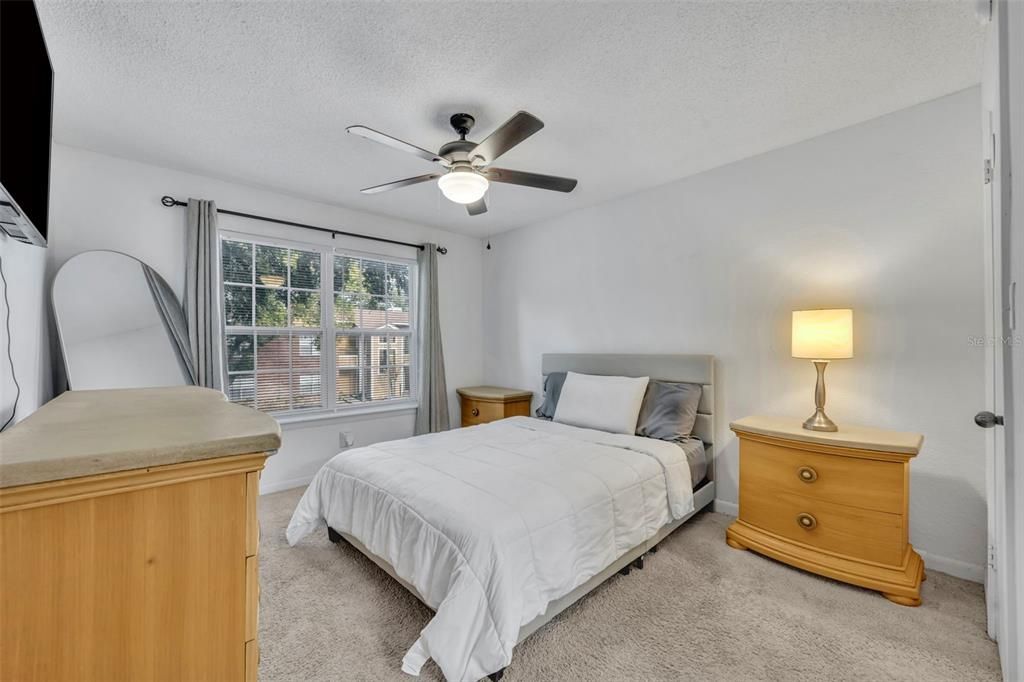 待售: $120,000 (2 贝兹, 2 浴室, 935 平方英尺)