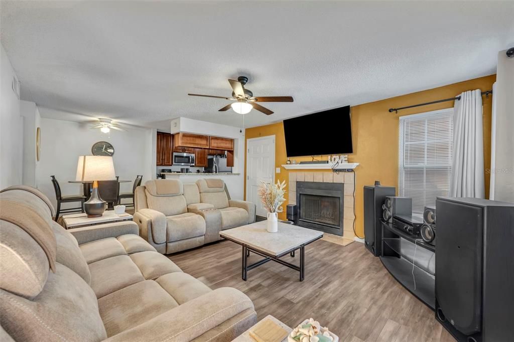 待售: $120,000 (2 贝兹, 2 浴室, 935 平方英尺)