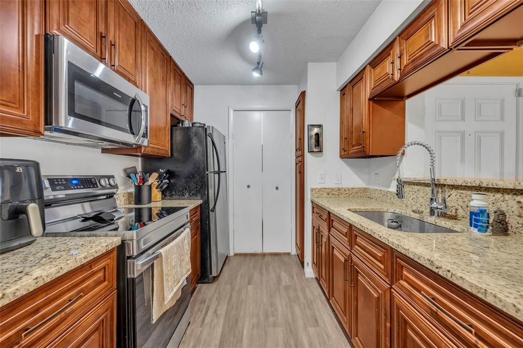 待售: $120,000 (2 贝兹, 2 浴室, 935 平方英尺)