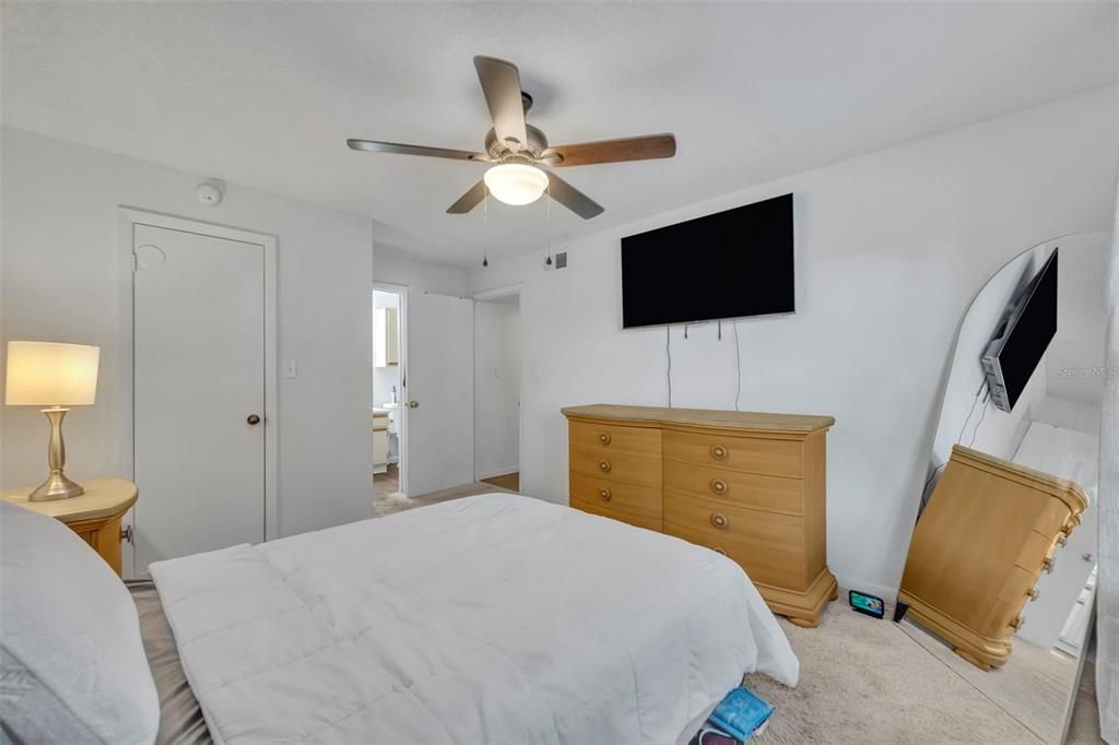 待售: $120,000 (2 贝兹, 2 浴室, 935 平方英尺)