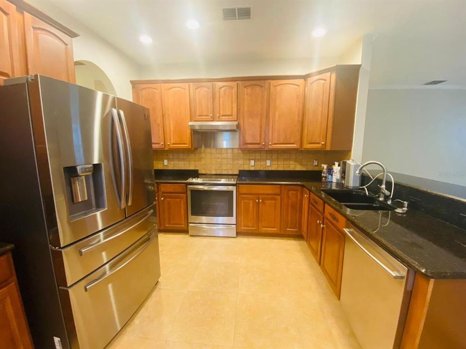 For Rent: $3,000 (4 beds, 2 baths, 2563 Square Feet)