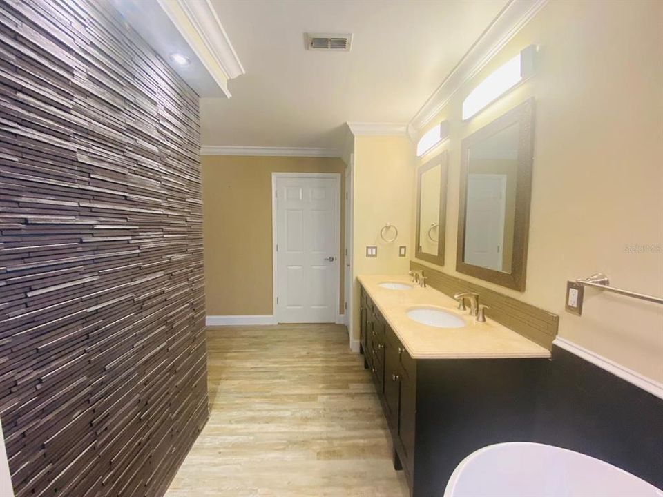 For Rent: $3,000 (4 beds, 2 baths, 2563 Square Feet)