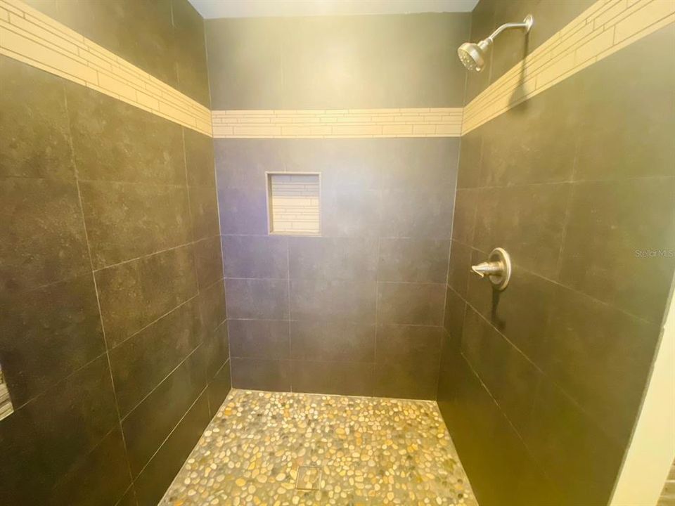 For Rent: $3,000 (4 beds, 2 baths, 2563 Square Feet)