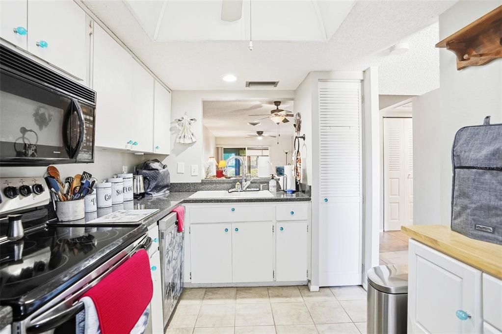 En Venta: $97,000 (2 camas, 2 baños, 978 Pies cuadrados)