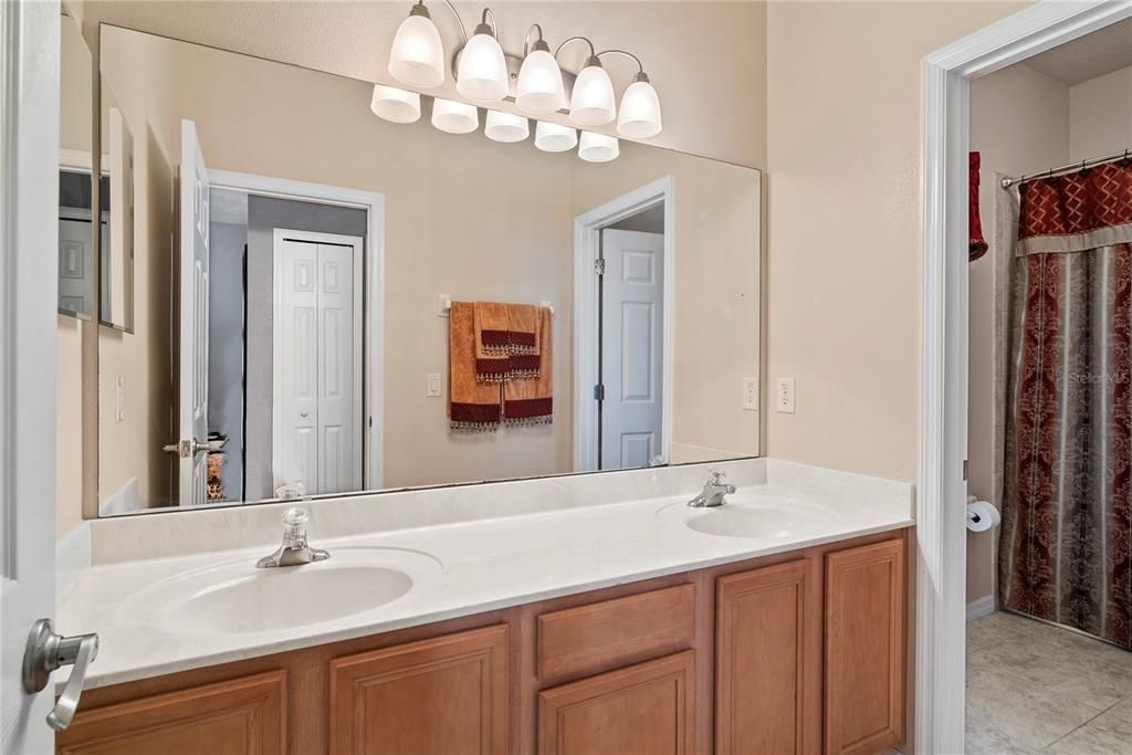 En Venta: $570,000 (4 camas, 4 baños, 3171 Pies cuadrados)